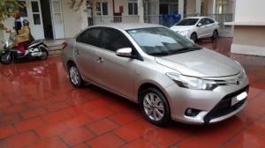 Toyota Vios 2015 (đăng ký tháng 6/2015), màu vàng cát.