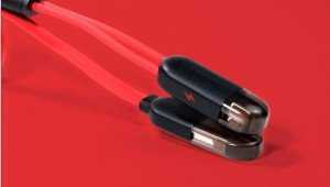 Đầu lightning và micro USB của cáp được thiết kế với phần vỏ bọc ngoài có tính từ, giúp hai đầu cáp tự động hút lấy nhau khi không sử dụng và tách ra thành hai đầu khi cần sạc 2 thiết bị cùng lúc.