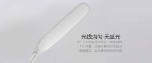 Phần đầu của đèn được cấu thành từ 20 chiếc bóng đèn led nhỏ ở bên trong với những nguồn năng lượng lớn tạo nên phần ánh sáng mạnh mẽ, tiện lợi cho quá trình sử dụng.