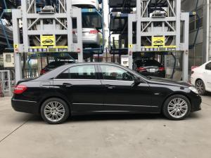 Bán Mercedes E250 đời 2010, màu đen, xe nhập còn mới