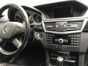 Bán Mercedes E250 đời 2010, màu đen, xe nhập còn mới