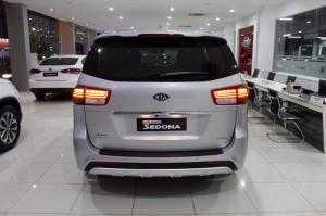 Kia Sedona máy dầu giá ưu đãi nhất Tiền Giang