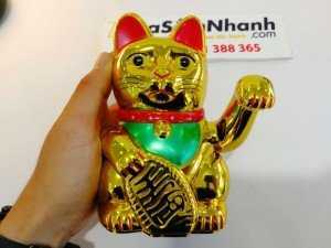 Mèo thần tài là biểu tượng của sự may mắn, mang may mắn, tài lộc và niềm vui đến cho mọi người, rất được nhiều người ưa chuộng.