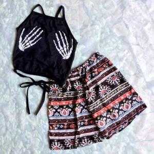 Set yếm bàn tay croptop + quần thổ cẩm ống rộng