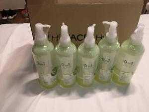 Nước hoa hồng THE FACE SHOP 9 in 1 Skin Solution Toner
Giá 350.000 đ/ chai supper size 400ml
Nước hoa hồng Skin Solution Toner thành phần chính từ chiết xuất trà xanh từ hãng THE FACE SHOP với công dụng 9 trong 1, nhiều tính năng vượt trội:
- 3 tác dụng làm sạch: Lỗ chân lông, tế bào chết, lớp trang điểm nhẹ
- 3 tác dụng kiểm soát: Da nhạy cảm, da bị mệt mỏi, mất độ ẩm cân bằng
- 3 tác dụng chăm sóc: Đều màu da, dưỡng ẩm, làm căng mịn da
Skin Solution Toner sẽ đem lại cho bạn vẻ tươi tắn, rạng ngời. Sau một thời gian sử dụng, sản phẩm sẽ đem lại những ưu điểm nổi bật dễ nhận thấy, đó là:
1. Không làm khô & không làm da bóng dầu
2. Cho da luôn căng khỏe
3. Giúp thư giãn & giữ ẩm cho làn da
Sản phẩm với 6 KHÔNG: Paraben, hương thơm nhân tạo, chất tạo màu, hoạt thạch, động vật, dầu khoáng.
Sau khi rửa mặt, cho một lượng vừa đủ ra bông tẩy trang và lau theo chiều từ trong ra ngoài, dùng ngón tay vỗ nhẹ để sản phẩm thẩm thấu vào da hoàn toàn.