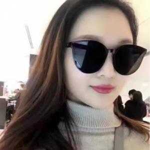 Kính Mát Miu Miu Biển Xanh