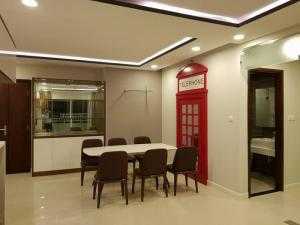 Cần bán gấp chung cư Giai Việt, DT: 82m2, 2PN, Quận 8.
