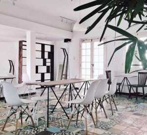 Ghế nhựa cafe cao cấp nhập khẩu có nhiều màu sắc, chân gỗ tự nhiên chắc chắn.