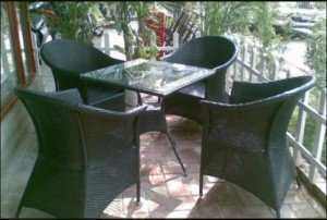 Bộ bàn ghế nhựa giả mây, bàn mặt kính vuông. Liên hệ: 0906843059 Lê Hoàng (24/24)