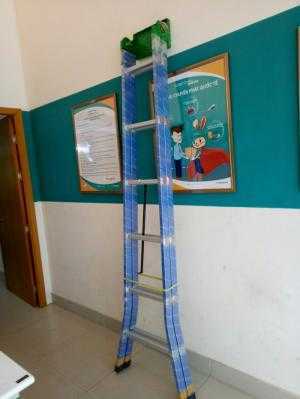 Thang nhôm chữ a sơn tĩnh điện cao 2m