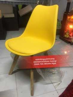 Thanh lý lô ghế nhựa chân gỗ. Liên hệ: 0906843059 Lê Hoàng (24/24)