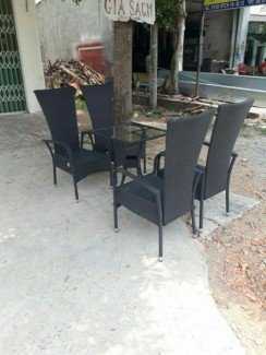 Bàn ghế cafe lưng cao, chất liệu nhựa giả mây. Liên hệ: 0906843059 Lê Hoàng (24/24)