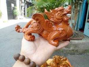 Tỳ hưu gỗ hương