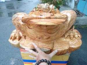 Thiềm thừ gỗ cà te (gõ đỏ)