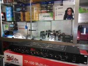 Máy nâng tiếng hát Idol’s One Audio TP-100 giúp cho âm thanh ra nhẹ nhàng hơn, âm cao trong trẻo, âm bass sâu và đầy nội lực hơn.