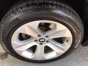 Cần bán BMW X6 2010 màu đỏ fulloption, odo 37.000km