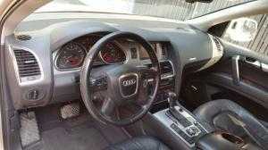 Kẹt tiền bán AUDI Q7 bản full 2009 màu vàng rất đẹp và sang trọng