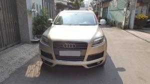 Kẹt tiền bán AUDI Q7 bản full 2009 màu vàng rất đẹp và sang trọng