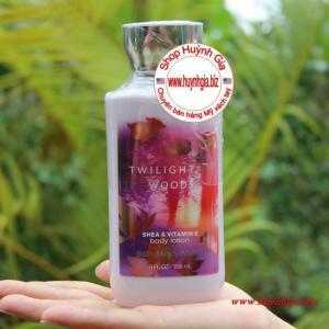 Sữa dưỡng thể ẩm da Bath and body works Twilight wood Lotion hàng xách tay từ Mỹ