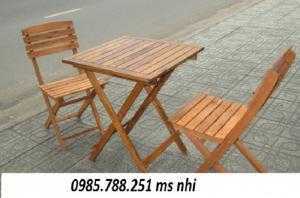 Bàn ghế gỗ xếp đa màu sắc dành cho quán trà sữa