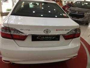 Camry 2.5 màu trắng giao ngay