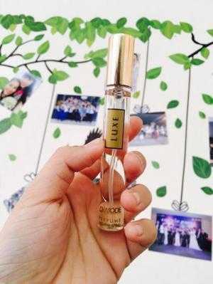 LUXE 15ML:250.000
sự hòa quyện tinh tế giữa hương hoa và hương gỗ đầy gợi cảm dành cho các bạn nữ trên dưới 25 tuổi giúp phụ nữ tỏa sáng, trở thành tâm điểm của sự chú ý với tính cách mạnh mẽ nhưng không kém phần quyến rũ.. Độ lưu hương rất lâu và có thể sử dụng tốt trong bất cứ thời gian nào. Thiết kế nhỏ gọn xinh xắn, Luxe phiên bản du lịch sẽ theo các quí cô trên mọi nẻo đường.