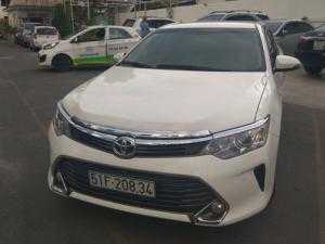 Cho thuê xe tự lái Toyota camry 2016 thủ tục nhanh chóng.