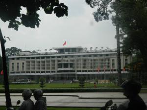 Bán đất mặt tiền đường Hoàng Diệu, nằm trong trung tâm Tp