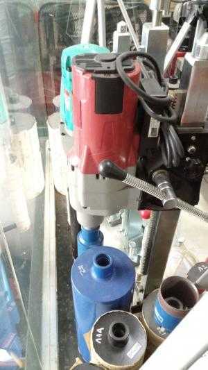 Khoan trục đứng rút lõi cắt sắt trong bê tông 205mm