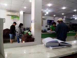 Nhân viên chăm sóc khách hàng tại In Kỹ Thuật Số - hỗ trợ báo giá in bao thư nhanh chỉ sau 5 phút