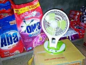 Bột giặt Omo com pho tinh dầu thơm