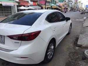 Bán Mazda 3 1.5AT Sedan năm sản xuất 2015, màu trắng, đúng chất, giá thương lượng