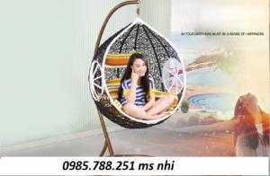 Xích đu ngoài trời