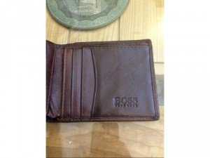 Ví da thật nam hiệu Hugo Boss màu nâu ít dùng còn mới, da dày đẹp bền, có nhiều ngăn phụ giá bán 270k