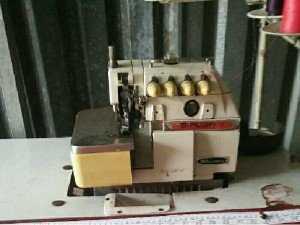Máy vắt sổ siruba 2kim 4 chỉ