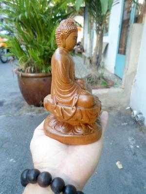 Tượng Phật A Di Đà để ô tô gỗ bách xanh