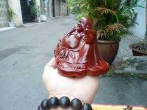 Tượng Phật Di Lặc để ô tô