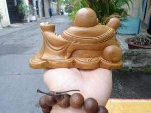 Tượng Phật Di Lặc để ô tô