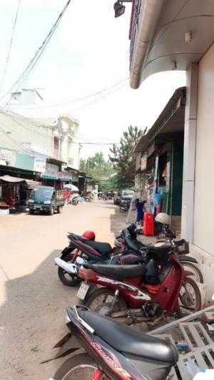 Bán nhà I mê, mặt tiền kinh doanh ngay cổng chợ 108m.