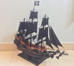 Mỹ nghệ gỗ (mô hình thuyền chiến cỗ Black Pearl 55cm)
