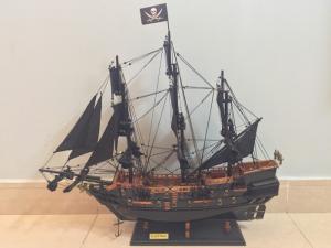 Mỹ nghệ gỗ (mô hình thuyền chiến cỗ Black Pearl 55cm)