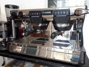 Thanh lý nguyên bộ máy pha cà phê RANCILIO CLASSE 7 và máy xay cà phê RANCILIO mới 98% như máy mới