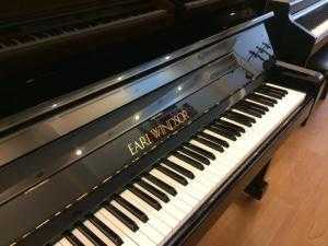 Đàn piano cơ Nhật EARL WINDSOR W112