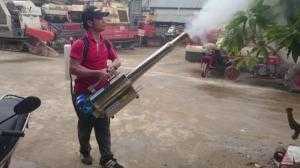NGƯỜI DÂN KHUWR TRÙNG NƠI Ở BẰNG MÁY PHUN KHÓI