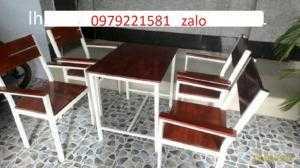 Bàn ghế nhà hàng bằng gỗ chân sắt