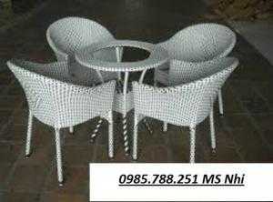 Bàn ghế mây nhựa đan giá cả cạnh tranh