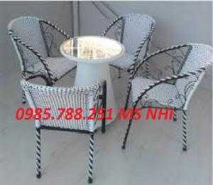 Bàn ghế ngoài trời giá cạnh tranh