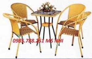 Bàn ghế ngoài trời giá cạnh tranh