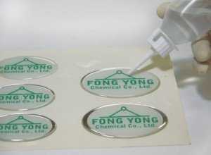 Là sản phẩm hay dùng trong ngành làm tem decal 3D, hay ứng dụng trong lĩnh vực quảng cáo, làm đồ lưu niệm.