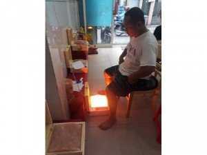 Đá muối massage giảm đâu nhức xương khớp